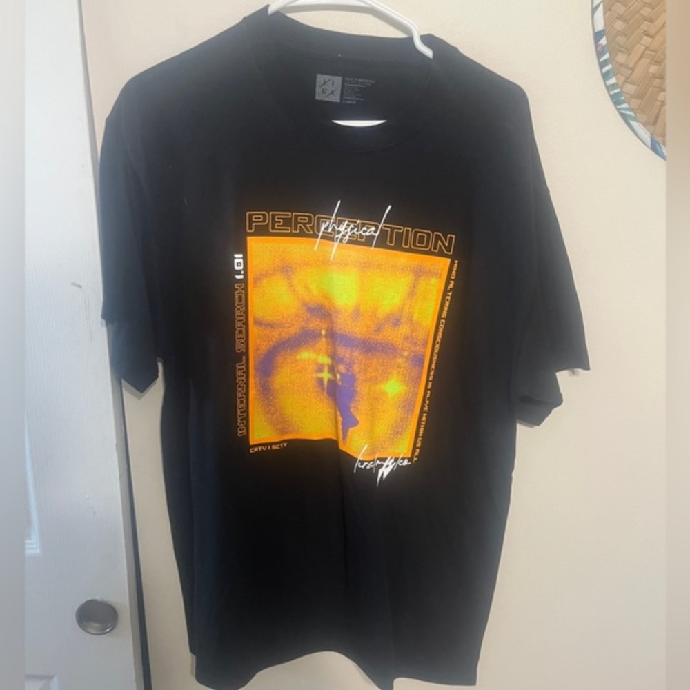 Lira Graphic Tee